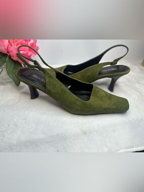 Vis a Vie Rare Vintage 90’s Olive Green Suede Slingback Flared Wood Heels Size 7